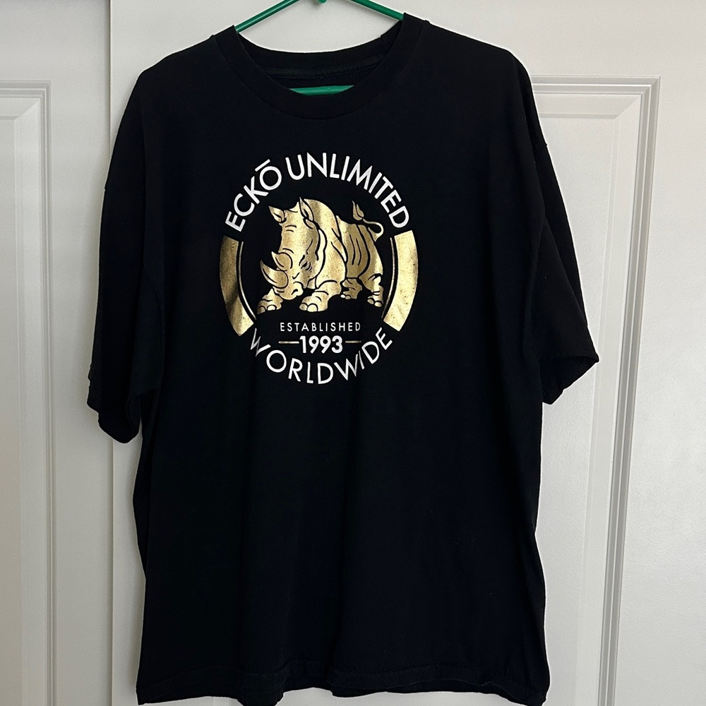 Ecko Unlimited Black and Gold Graphic Tee